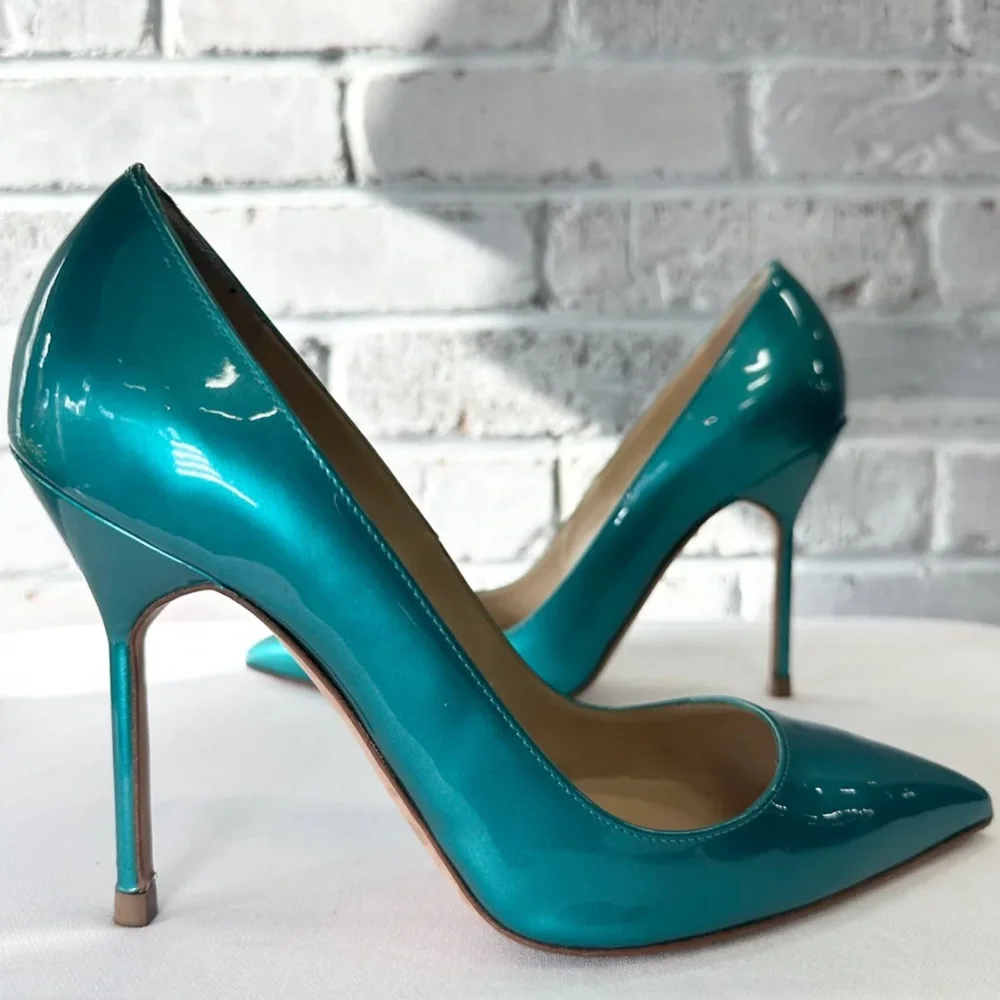 Manolo Blahnik pump